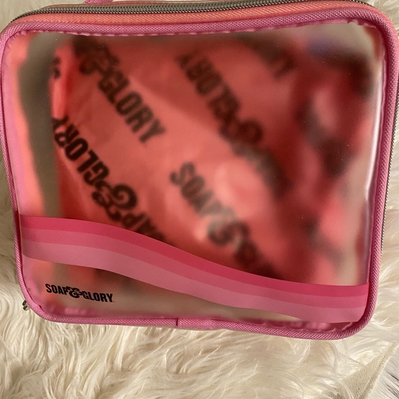 Brand New Soap & Glory FEEL MAGNIFICOCO Gift Set (Body Scrub, Lotion, & Wash) - Picture 9 of 9